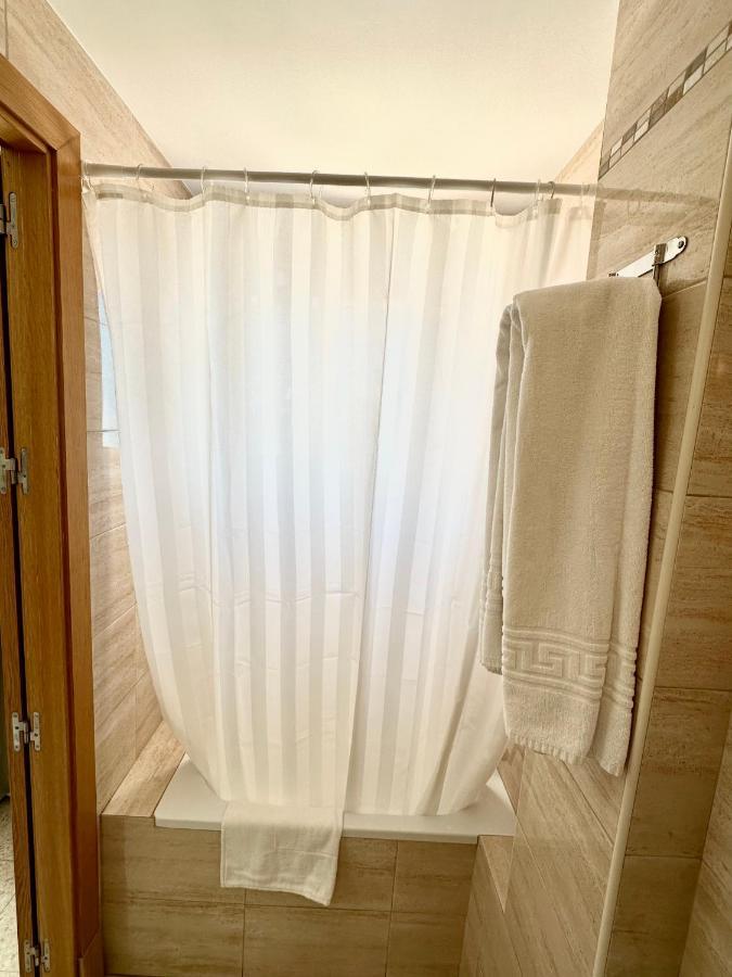 Hotel Cabello ตอร์เรโมลิโนส ภายนอก รูปภาพ