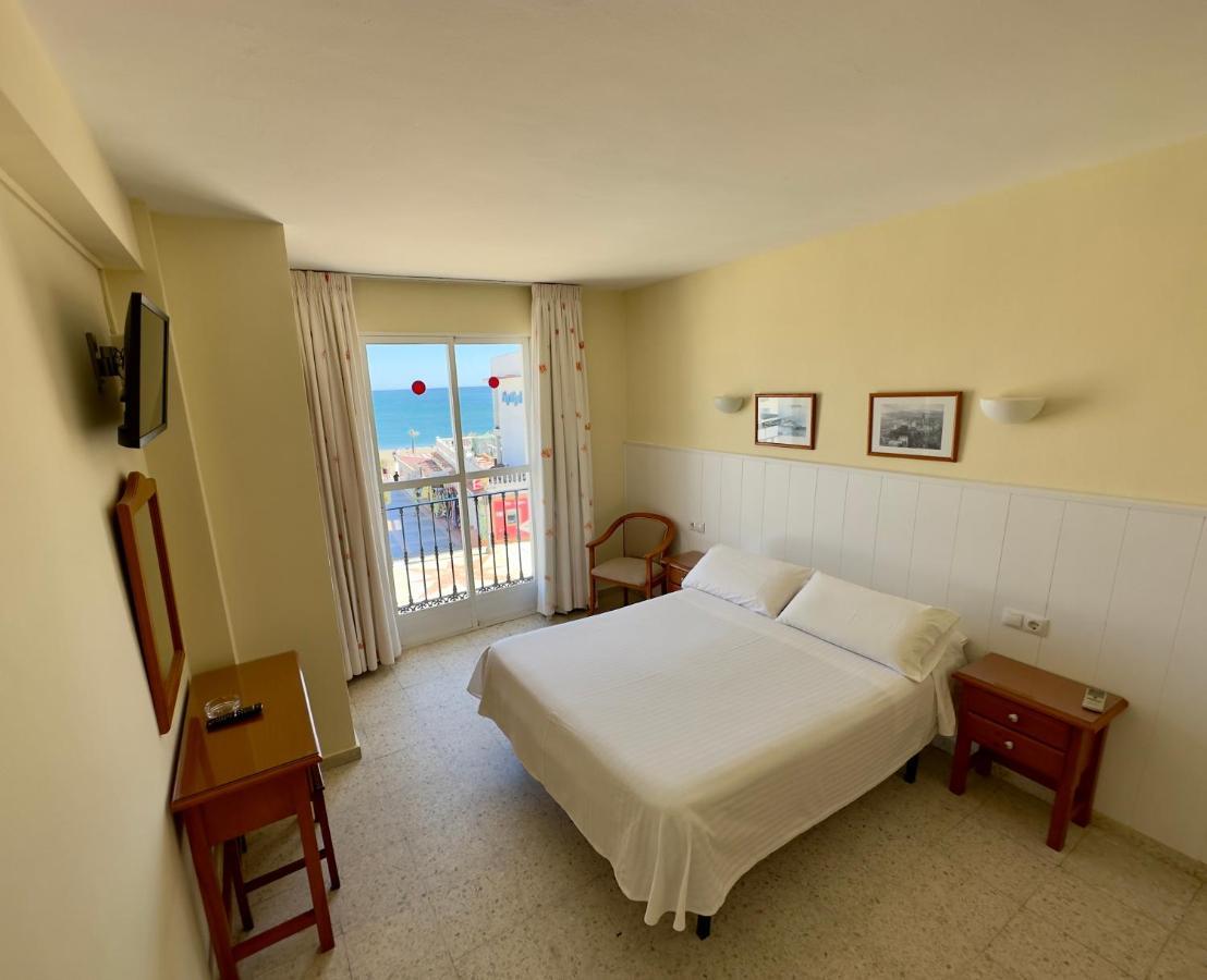Hotel Cabello ตอร์เรโมลิโนส ภายนอก รูปภาพ