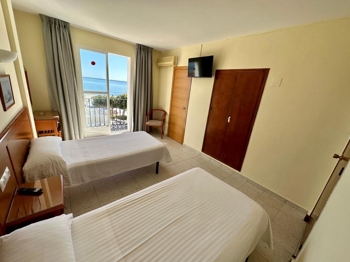 Hotel Cabello ตอร์เรโมลิโนส ภายนอก รูปภาพ