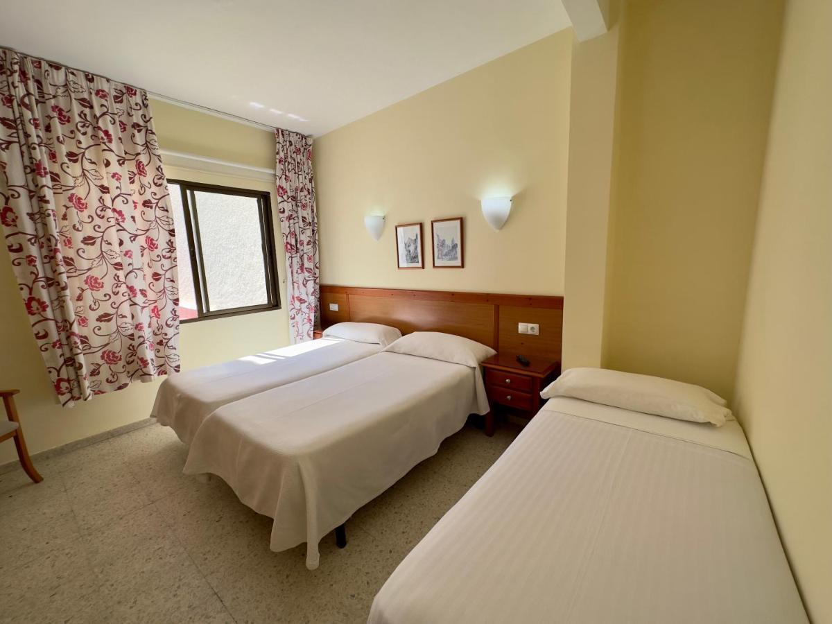Hotel Cabello ตอร์เรโมลิโนส ภายนอก รูปภาพ