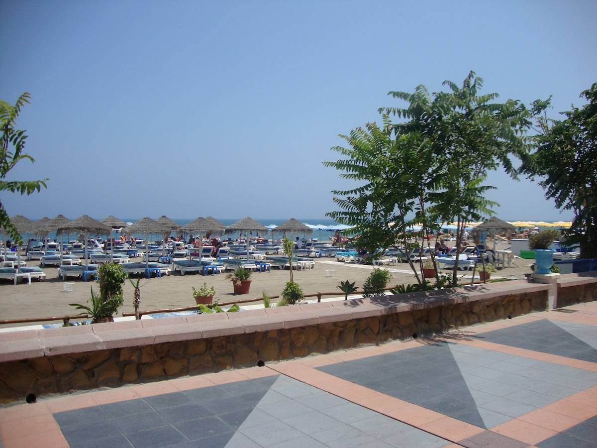 Hotel Cabello ตอร์เรโมลิโนส ภายนอก รูปภาพ