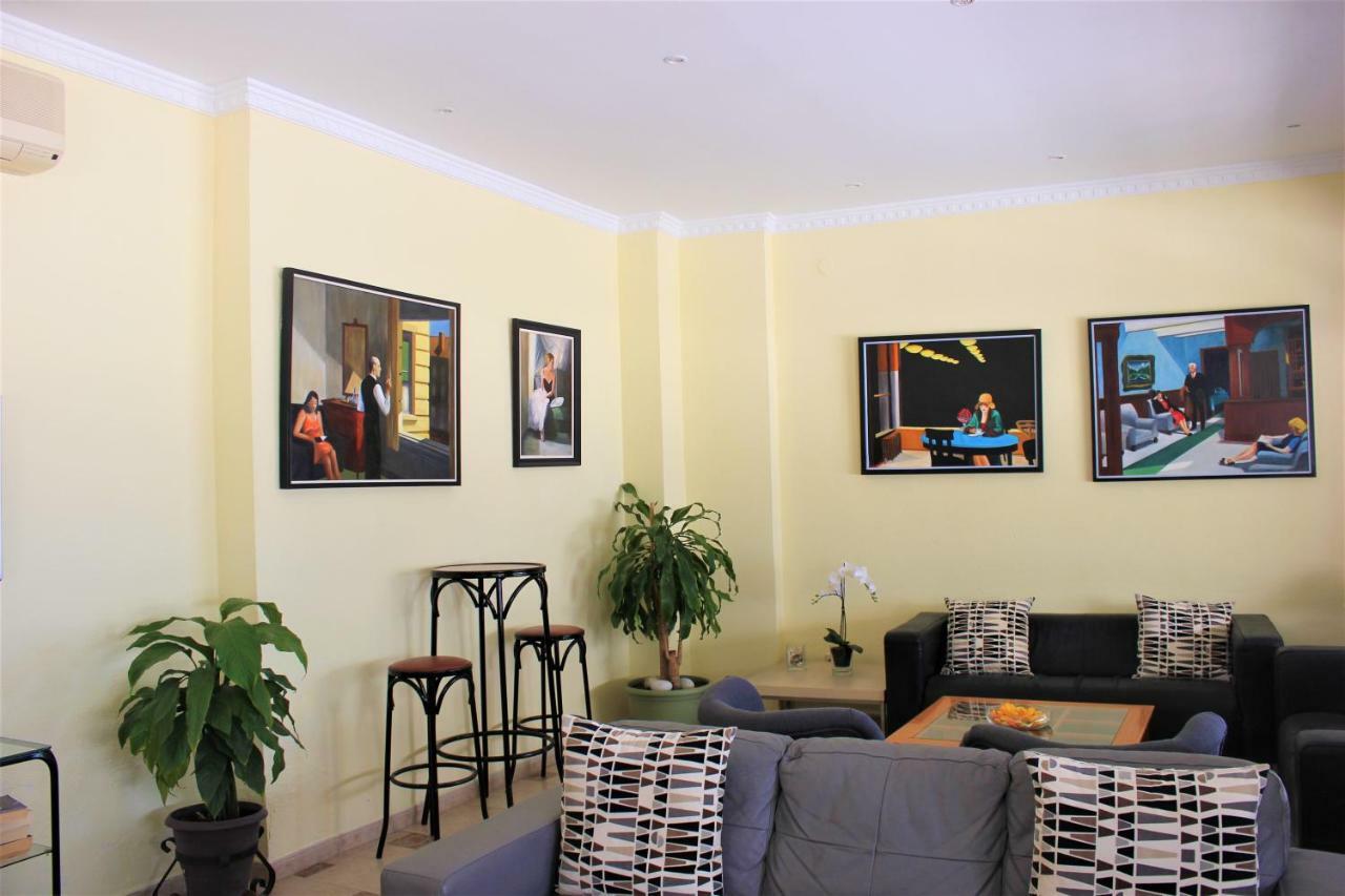 Hotel Cabello ตอร์เรโมลิโนส ภายนอก รูปภาพ