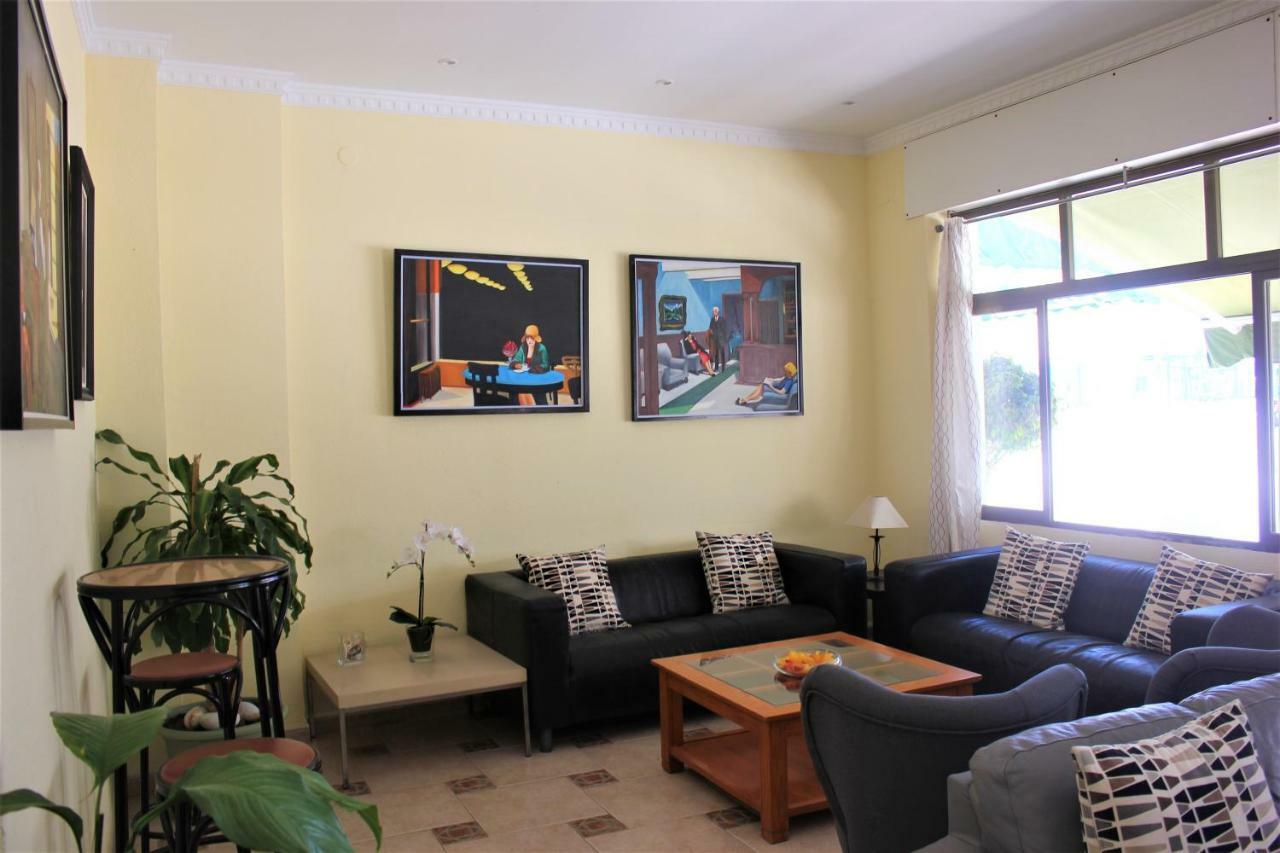 Hotel Cabello ตอร์เรโมลิโนส ภายนอก รูปภาพ