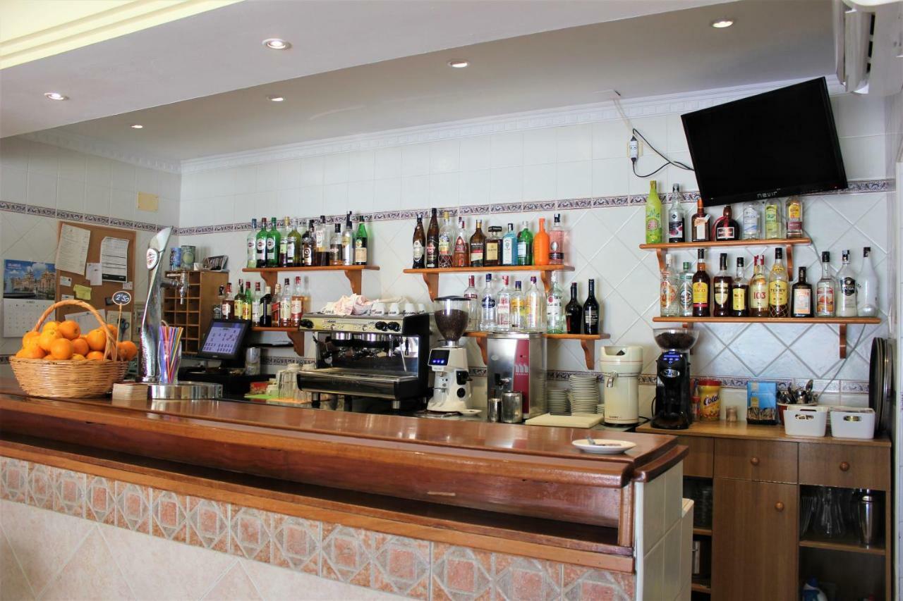 Hotel Cabello ตอร์เรโมลิโนส ภายนอก รูปภาพ